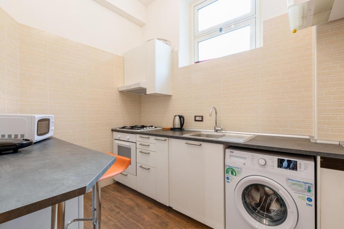 Style Apartment Julia 50 Mt From Colosseum ภายนอก รูปภาพ