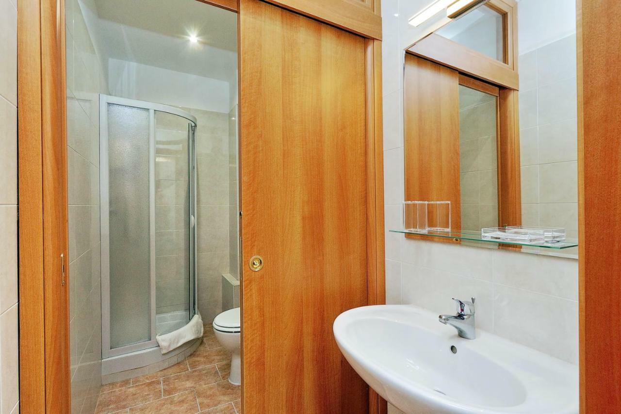 Style Apartment Julia 50 Mt From Colosseum ภายนอก รูปภาพ